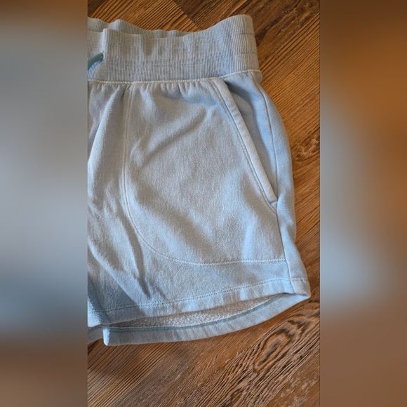 All In Motion, Women's size Medium Shorts, with pockets, Never Worn, Light Blue - Picture 5 of 7
